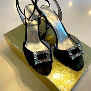 Evening shoes with ankle strap and faux crystal jewel !